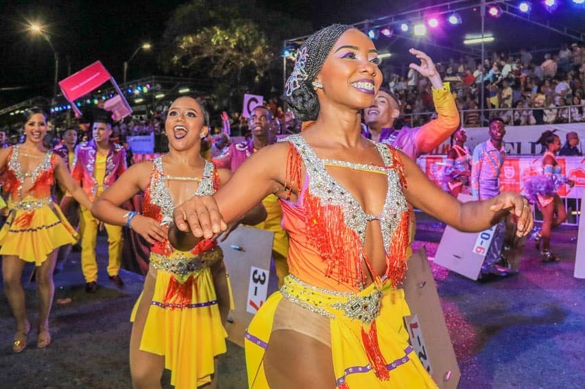 Beautiful women in yellow costumes and sparkling jewellery are lined up on the street. Their faces are all happy, and the crowds are cheering them on during the Salsa festival in Cali. This festival happens annually every fall.