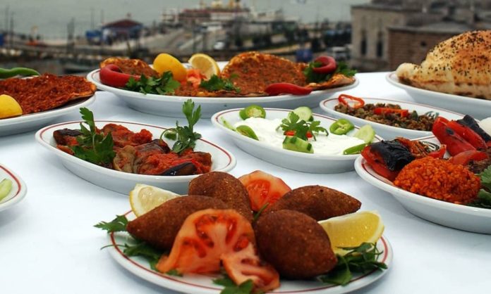 Small plates laid out with koftes and more of such food in Istanbul -